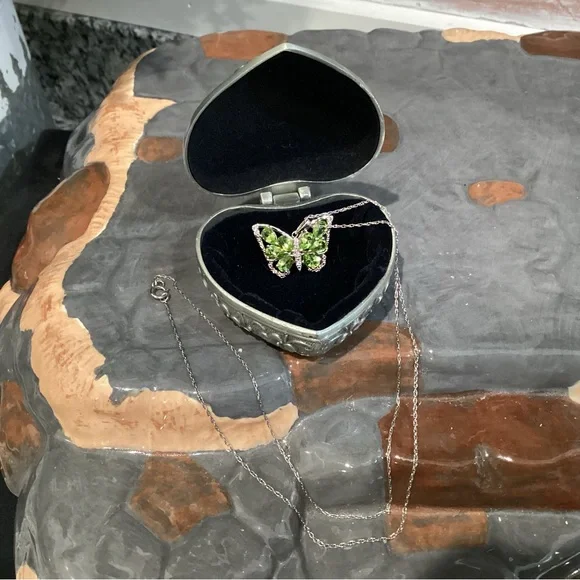 🟢 Silver - Beautiful Butterfly Pendant Necklace in .925 - Excellent Condition - Picture 4 of 12
